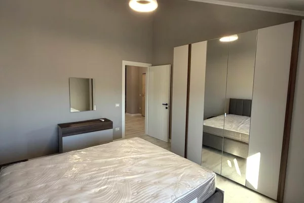 Shtepi me qera Penthose(kati i fundit panoramik) ne Tirane, 2+1, Mobilimi E mobiluar, Pagesa 800  Euro.