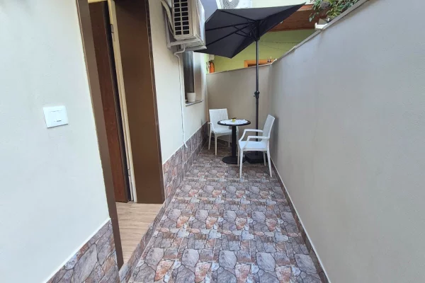 Shtepi me qera Shtepi Private ne Tirane, 1+1, Mobilimi E mobiluar, Pagesa 500  Euro.