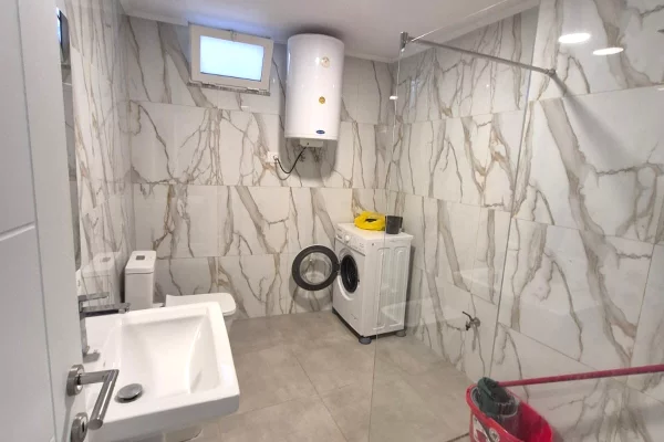 Shtepi me qera Shtepi Private ne Tirane, 1+1, Mobilimi E mobiluar, Pagesa 500  Euro.