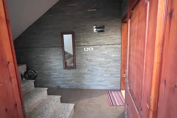 Shtepi me qera Shtepi Private ne Tirane, 2+1, Mobilimi E mobiluar, Pagesa 450  Euro.