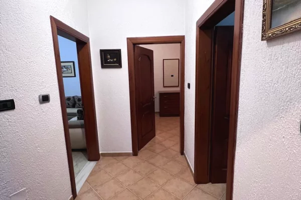 Shtepi me qera Shtepi Private ne Tirane, 2+1, Mobilimi E mobiluar, Pagesa 450  Euro.