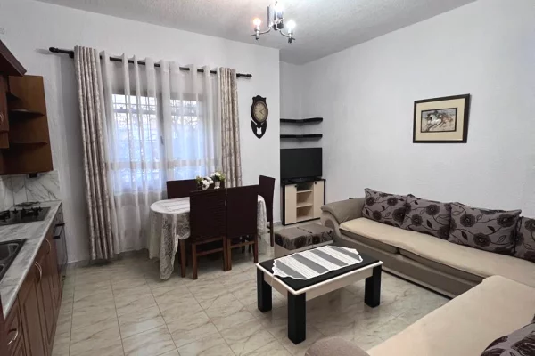 Shtepi me qera 2+1 ne Tirane - 450 Euro