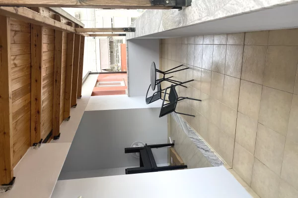 Shtepi me qera Penthose(kati i fundit panoramik) ne Tirane, 2+1, Mobilimi E mobiluar, Pagesa 850  Euro.