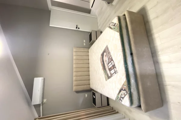 Shtepi me qera Penthose(kati i fundit panoramik) ne Tirane, 2+1, Mobilimi E mobiluar, Pagesa 850  Euro.