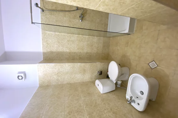 Shtepi me qera Penthose(kati i fundit panoramik) ne Tirane, 2+1, Mobilimi E mobiluar, Pagesa 850  Euro.