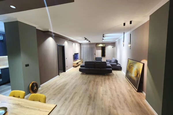 Shtepi me qera 3+1 ne Tirane - 1,200 Euro