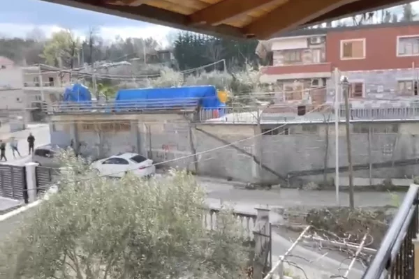 Shtepi me qera Apartament ne Tirane, 2+1, Mobilimi E mobiluar, Pagesa 450  Euro.