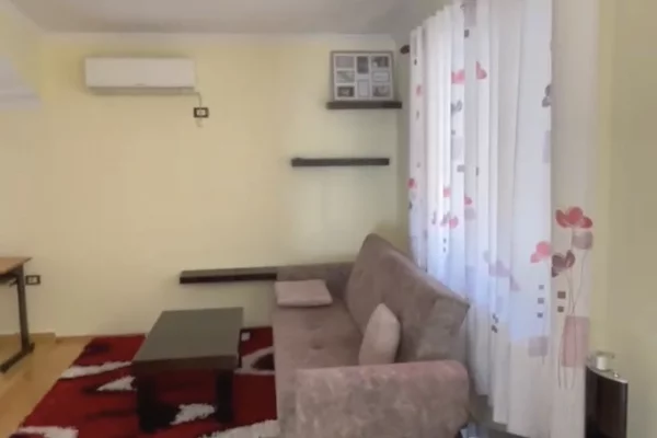Shtepi me qera Apartament ne Tirane, 2+1, Mobilimi E mobiluar, Pagesa 450  Euro.