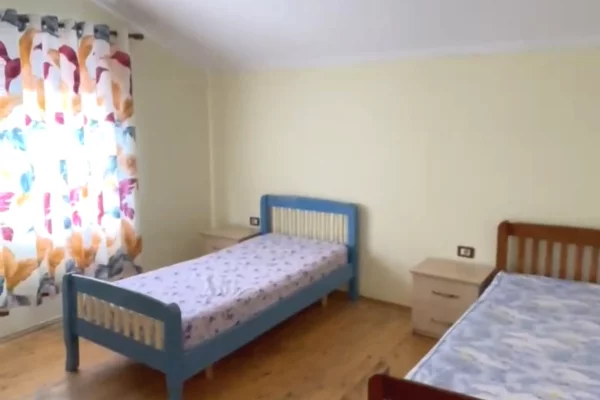 Shtepi me qera Apartament ne Tirane, 2+1, Mobilimi E mobiluar, Pagesa 450  Euro.