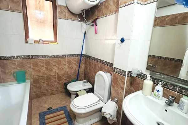 Shtepi me qera Apartament ne Tirane, 2+1, Mobilimi E mobiluar, Pagesa 650  Euro.