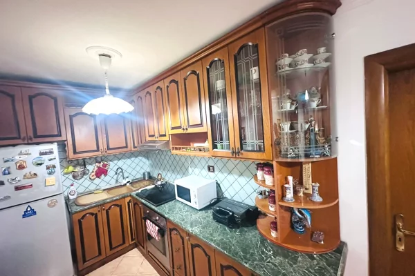 Shtepi me qera Apartament ne Tirane, 2+1, Mobilimi E mobiluar, Pagesa 650  Euro.