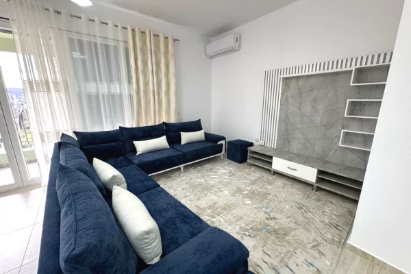 Shtepi me qera 2+1 ne Tirane - 700 Euro