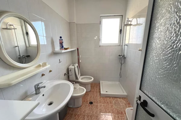 Shtepi me qera Apartament ne Tirane, 1+1, Mobilimi E mobiluar, Pagesa 500  Euro.