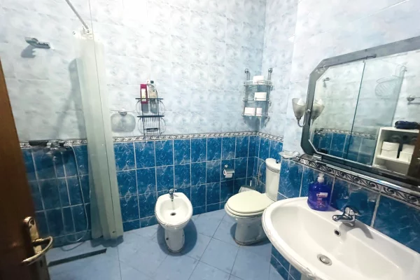 Shtepi me qera Apartament ne Tirane, 2+1, Mobilimi E mobiluar, Pagesa 600  Euro.