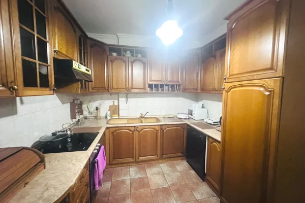 Shtepi me qera 2+1 ne Tirane - 600 Euro