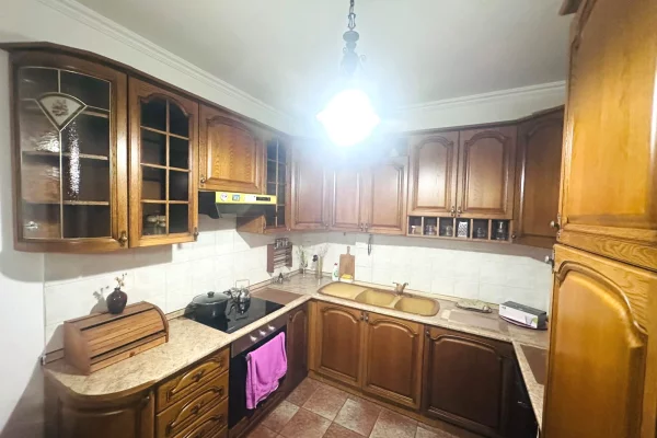 Shtepi me qera Apartament ne Tirane, 2+1, Mobilimi E mobiluar, Pagesa 600  Euro.