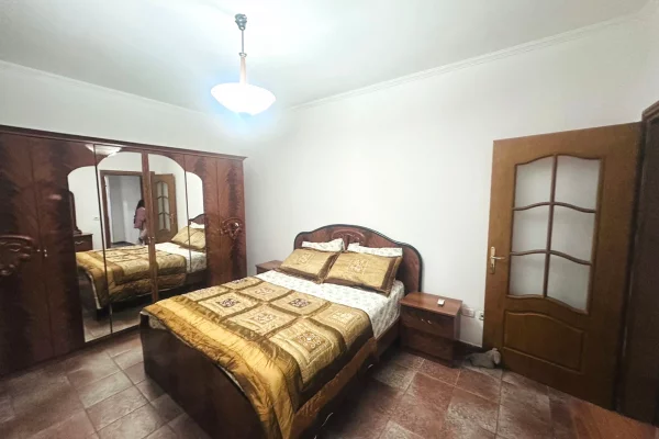 Shtepi me qera Apartament ne Tirane, 2+1, Mobilimi E mobiluar, Pagesa 600  Euro.