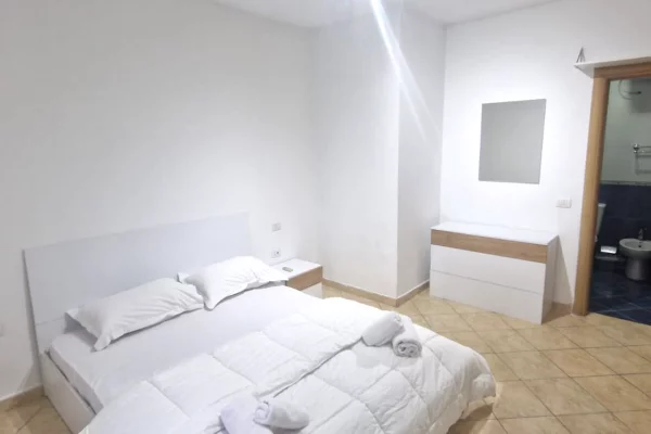 Shtepi me qera Apartament ne Tirane, 2+1, Mobilimi E mobiluar, Pagesa 750  Euro.
