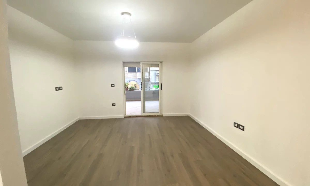 Shtepi ne shitje Apartament ne Tirane, 1+1, Mobilimi Bosh, pa mobiluar, Pagesa 180,000  Euro.