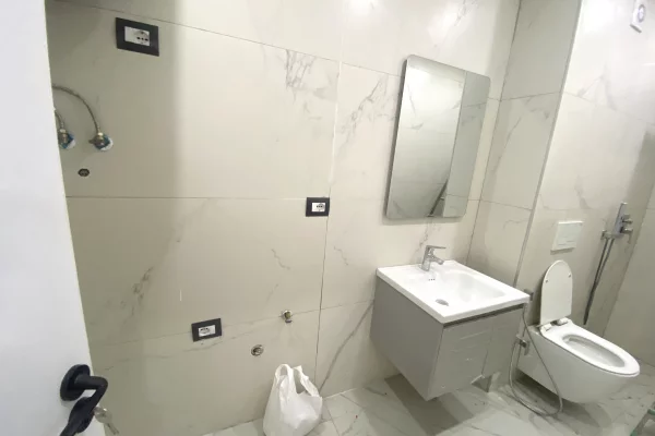 Shtepi ne shitje Apartament ne Tirane, 1+1, Mobilimi Bosh, pa mobiluar, Pagesa 180,000  Euro.