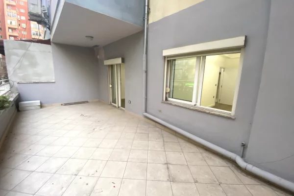 Shtepi ne shitje Apartament ne Tirane, 1+1, Mobilimi Bosh, pa mobiluar, Pagesa 180,000  Euro.