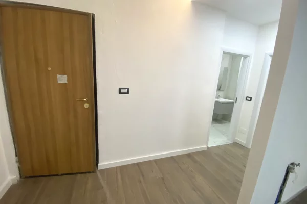 Shtepi ne shitje Apartament ne Tirane, 1+1, Mobilimi Bosh, pa mobiluar, Pagesa 180,000  Euro.