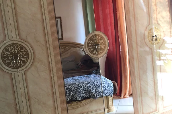 Shtepi me qera Apartament ne Tirane, 2+1, Mobilimi E mobiluar, Pagesa 500  Euro.