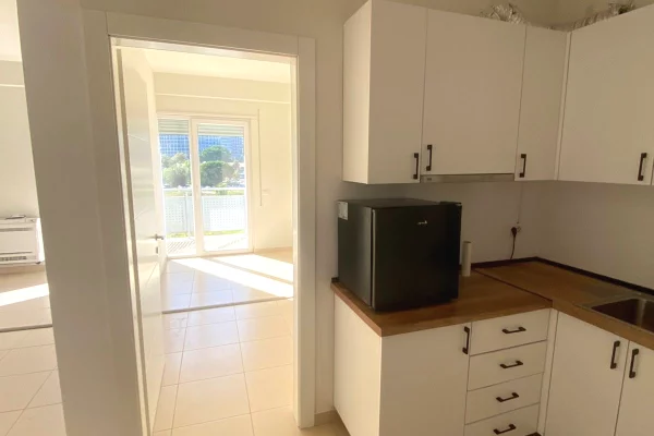 Ambjent biznesi,te rruge e kosovareve,cmimi 850 euro