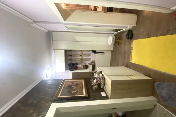 Shtepi ne shitje Apartament ne Tirane, 2+1, Mobilimi E mobiluar, Pagesa 225,000  Euro.