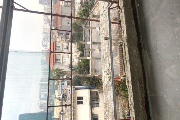 Shtepi ne shitje Apartament ne Tirane, 1+1, Mobilimi Bosh, pa mobiluar, Pagesa 135,000  Euro.