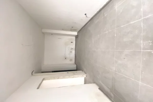 Shtepi ne shitje Apartament ne Tirane, 1+1, Mobilimi Bosh, pa mobiluar, Pagesa 135,000  Euro.