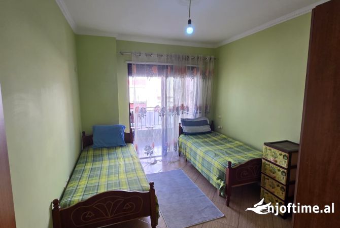 Shtepi ne shitje Apartament ne Tirane, 2+1, Mobilimi Bosh, pa mobiluar, Pagesa 130,000  Euro.