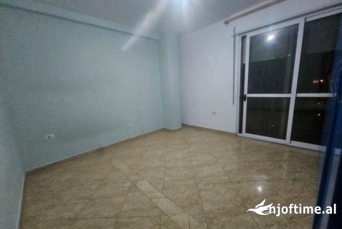 Ambient biznesi me qera 1+1 ne Tirane - 600 Euro