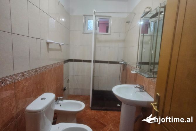 Ambient biznesi me qera 1+1 ne Tirane - 600 Euro