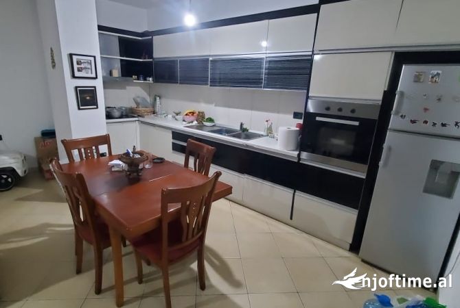 Shtepi me qera 2+1 ne Tirane - 450 Euro
