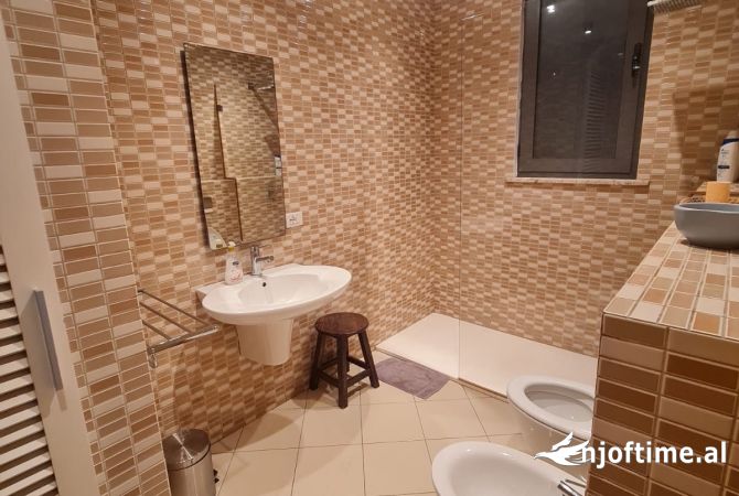 Shtepi me qera Apartament ne Tirane, 1+1, Mobilimi E mobiluar, Pagesa 700  Euro.