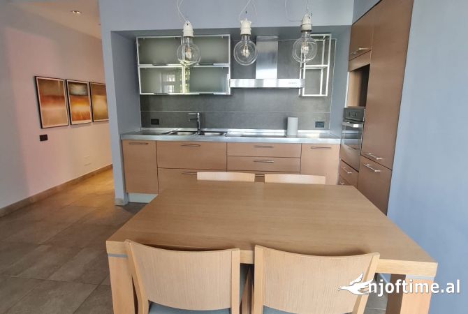 Shtepi me qera Apartament ne Tirane, 1+1, Mobilimi E mobiluar, Pagesa 700  Euro.