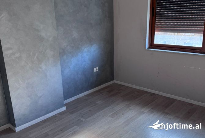 Shtepi me qera Apartament ne Tirane, 2+1, Mobilimi Bosh, pa mobiluar, Pagesa 55,000  Leke.