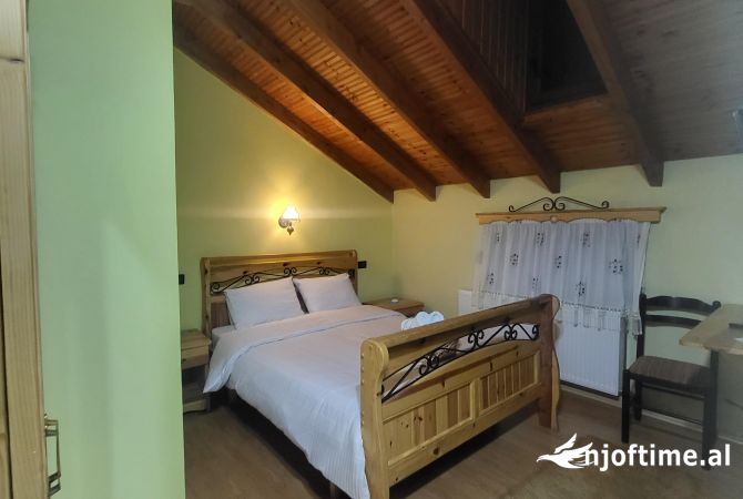 Shtepi ne shitje Vila Luksoze ne Korce, 6+1, Mobilimi E mobiluar, Pagesa 250,000  Euro.