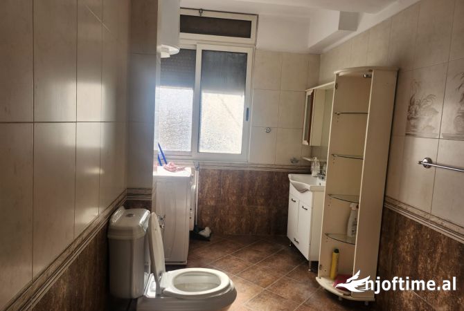 Shtepi me qera Apartament ne Tirane, 2+1, Mobilimi E mobiluar, Pagesa 700  Euro.