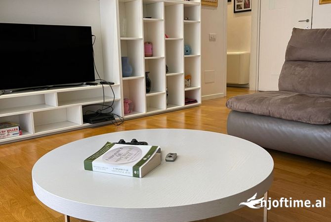 Shtepi ne shitje Apartament ne Tirane, 2+1, Mobilimi E mobiluar, Pagesa 240,000  Euro.