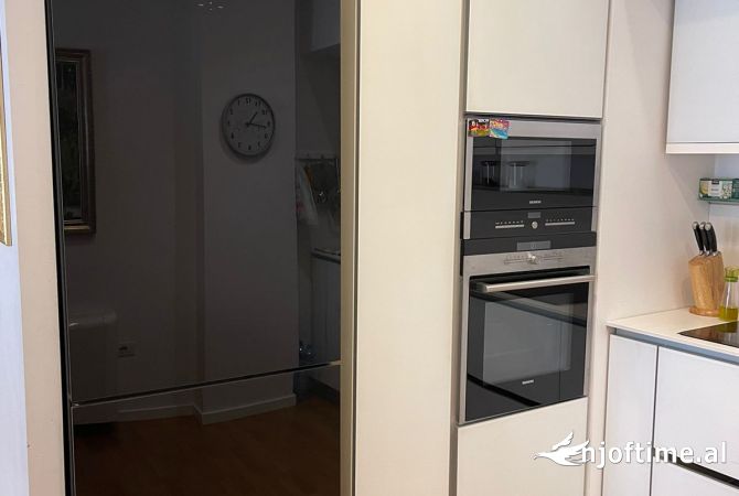 Shtepi ne shitje Apartament ne Tirane, 2+1, Mobilimi E mobiluar, Pagesa 240,000  Euro.