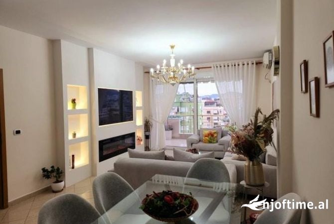 Shtepi me qera Apartament ne Tirane, 2+1, Mobilimi E mobiluar, Pagesa 1,200  Euro.