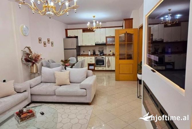 Shtepi me qera 2+1 ne Tirane - 1,200 Euro