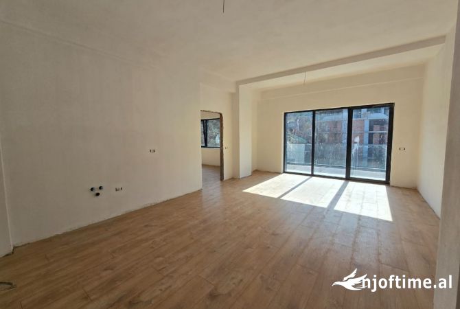 Shtepi ne shitje Apartament ne Tirane, 1+1, Mobilimi Bosh, pa mobiluar, Pagesa 162,380  Euro.