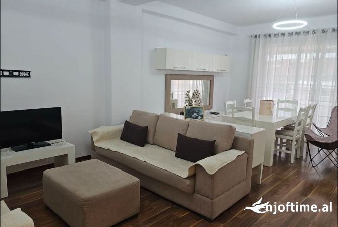 Shtepi me qera 3+1 ne Tirane - 1,000 Euro