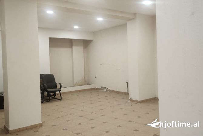 Ambient biznesi me qera 1+1 ne Tirane - 750 Euro
