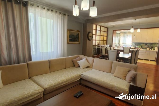 Shtepi me qera 3+1 ne Tirane - 2,500 Euro