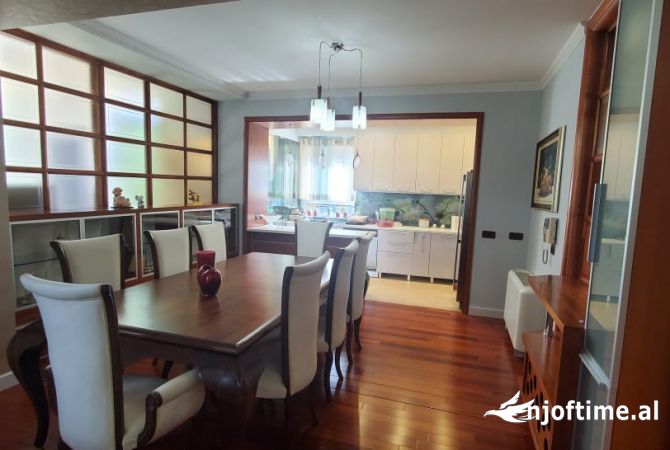 Shtepi me qera Apartament ne Tirane, 3+1, Mobilimi E mobiluar, Pagesa 2,500  Euro.