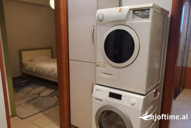 Shtepi me qera Apartament ne Tirane, 3+1, Mobilimi E mobiluar, Pagesa 2,500  Euro.